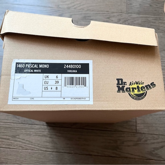 NIB Dr. Martens 1460 Nappa Leather 8-Eye Boot Pascal mono optical white size 8 - Picture 7 of 8